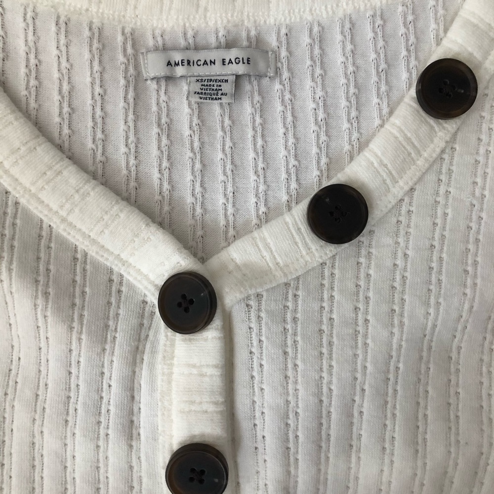 American eagle button top! - Picture 3 of 3